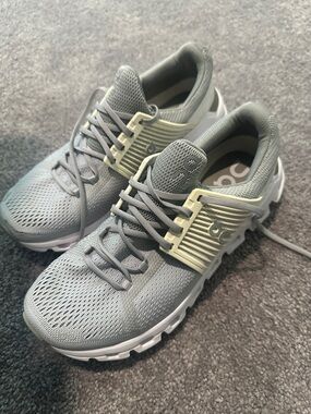 On Cloud Helion Cloud Tec Speedboard Running shoes